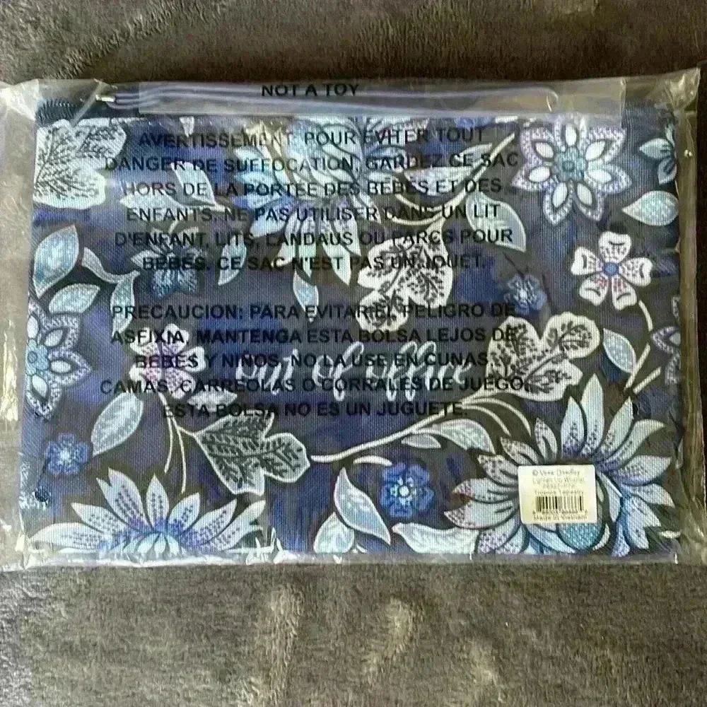 Vera Bradley “Out Of Office” Wristlet in Tropics Tapestry - NWT